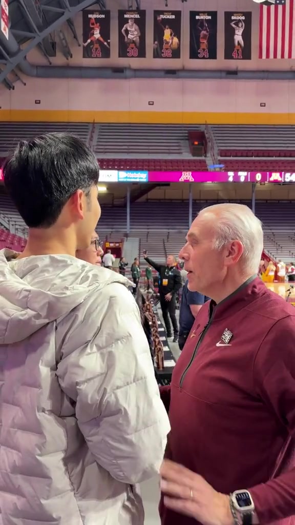 张博源访问明尼苏达大学Vlog！参观运动设施 拍摄定妆照