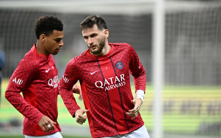 记者:巴黎近年更注重整体而非个人;利物浦花5亿但未能奏效